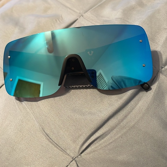 True Religon - Picture 6 of 6